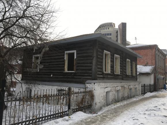 В Барнауле начался снос старинной усадьбы купца Михайлова