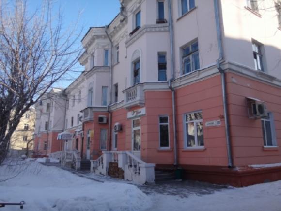 Ледяная глыба обрушилась с дома на пр. Ленина на подростков
