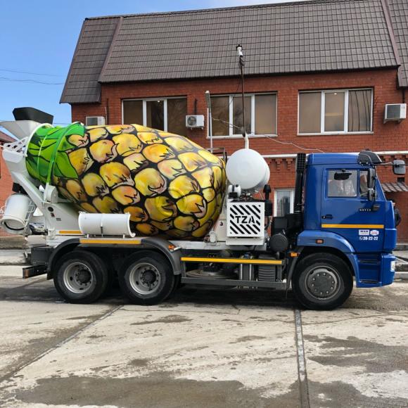 В Барнауле появились грузовики-фрукты (фото)