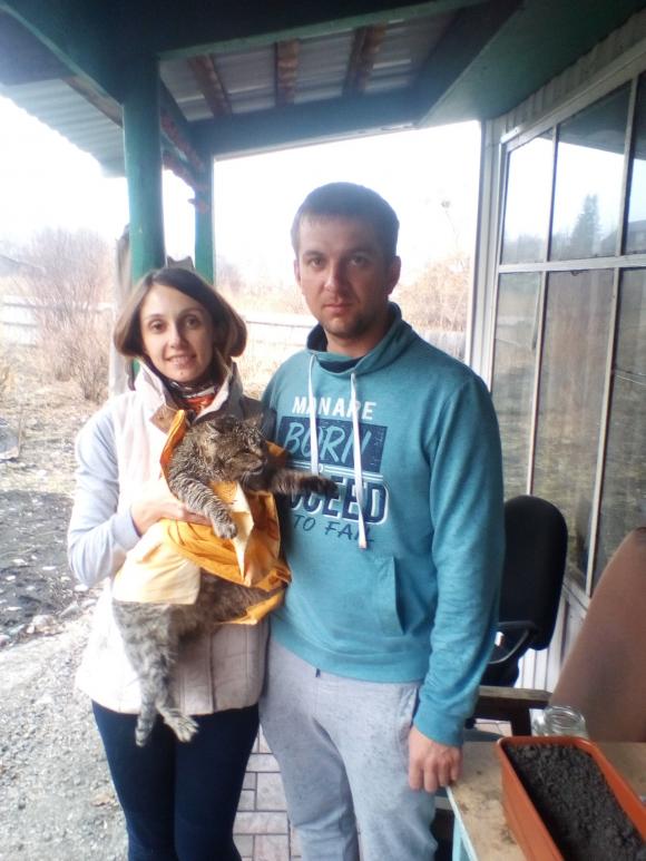 Турист спас кота, которого выбросили в мешке в Катунь (фото)