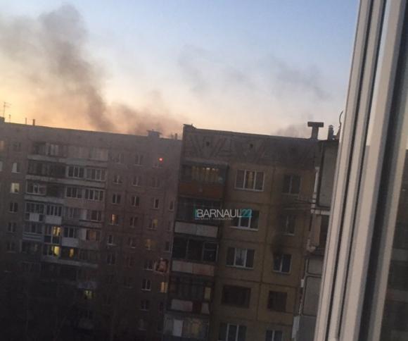 Две квартиры пострадали от пожара в доме на ул. Шукшина (фото и видео)