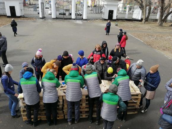 Барнаульцы своими руками сделали 17 скворечников для обитателей 