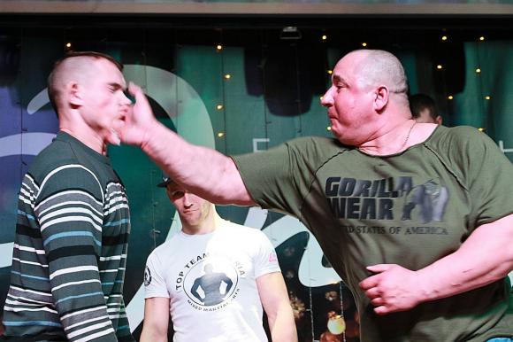 Шлеп-шлеп: в Барнауле прошел турнир по спортивным пощечинам (фото и видео)