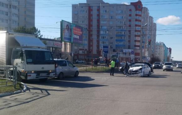 Серьезная авария затруднила движение на перекрестке Балтийская  - Лазурная (фото)