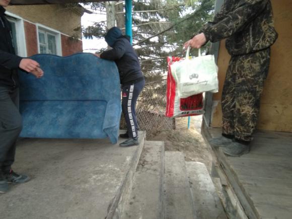 Barnaul22 вместе с добровольцами передал вещи от горожан погорельцам! Спасибо всем за отклик! (фото)