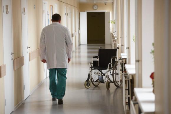 Родственники: Врач новоалтайской больницы отказался принимать пациента со словами 