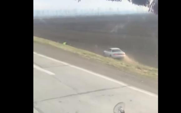 Экшн-видео: водитель иномарки пытался уйти от погони ДПС по полям