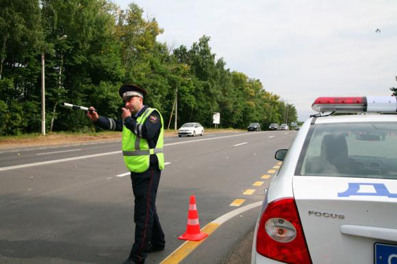 Полиция ищет очевидцев наезда автомобиля на ребенка в районе ТРЦ 