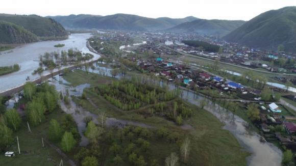 В Чарышском районе подтопило несколько участков (фото)