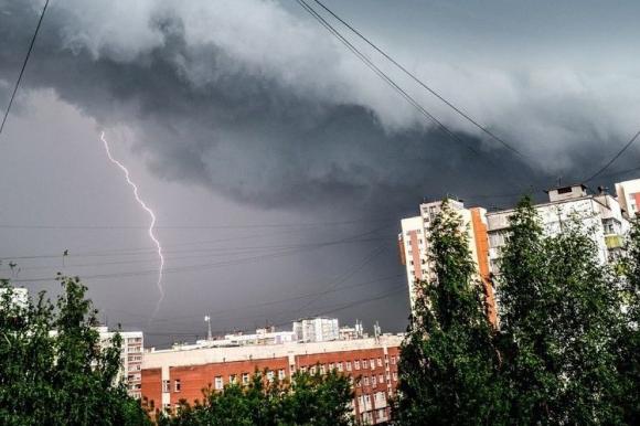 Ветер, град и дожди идут в Алтайский край