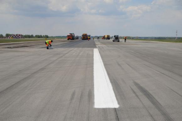Барнаульский аэропорт могут закрыть на несколько месяцев из-за ремонта ВПП