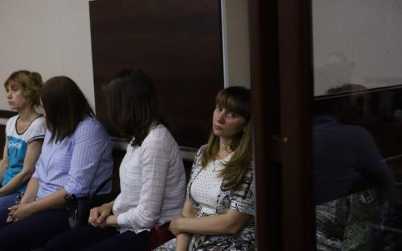Не признают своей вины: в Барнауле прошел суд по делу Happy Baby
