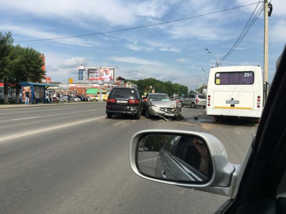 На Павловском тракте из-за ДТП закрыт проезд в центр (видео)