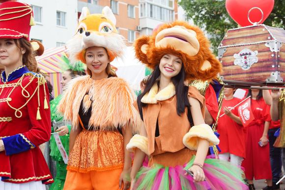 Белокуриха отметила свое 152-летие карнавальным шествием (фото)
