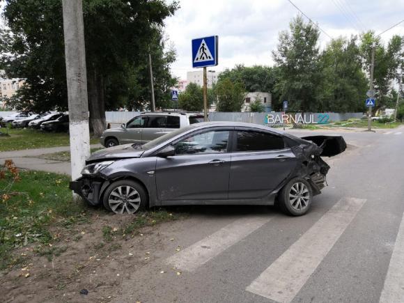 Помогите установить водителя - участника аварии на Беляева - 40 лет Октября (фото)
