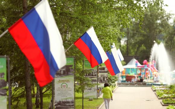 Играми, танцами и концертом отметят День Государственного флага в Барнауле