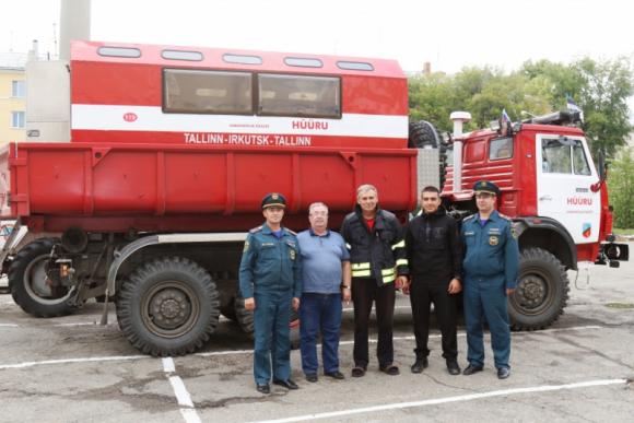 Алтайский край посетили эстонцы на пожарном автомобиле (фото)
