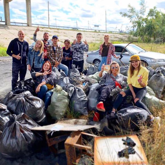 Горожанин с участниками Barnaul22 очистил от мусора берег Оби (фото)