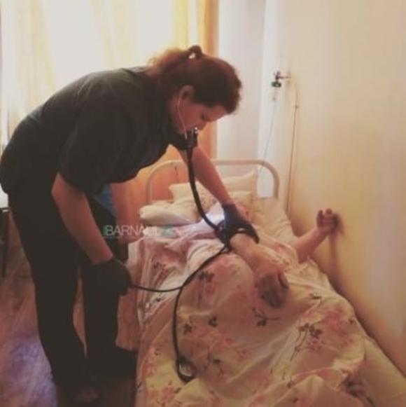 Известного врача Надежду Шадрину уговорили лечь в больницу