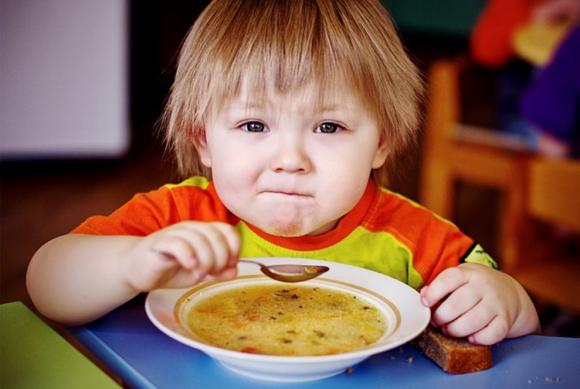 Чем кормят детей в садах Барнаула после повышения платы