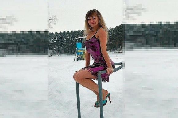 СМИ: Учительница, которую затравили за фото в коротком платье, переезжает в Москву