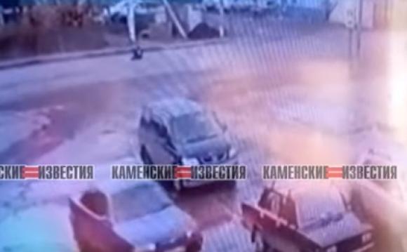 Уползал с дороги: в Камне-на-Оби автоледи сбила ребенка на 