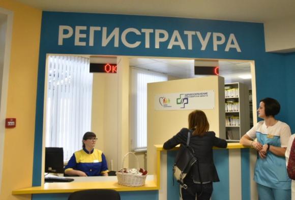 Семью педиатров из Барнаула переманили двухкомнатной квартирой в поликлинику Бердска