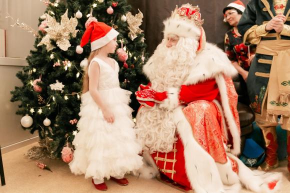 Дед Мороз из Великого Устюга исполнил мечты детишек из Алтайского края (фото)
