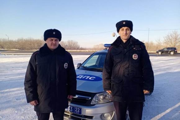 Барнаульские автоинспекторы помогли потерявшему мальчику