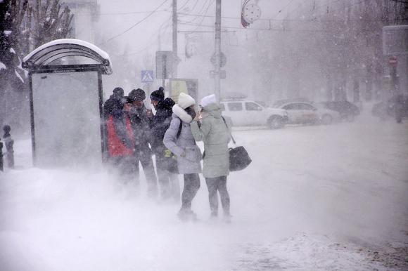 Порывы ветра до 27 м/с: штормовое предупреждение объявлено в Алтайском крае