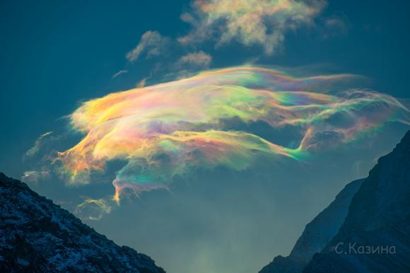 Волшебно! Над Горным Алтаем проплыли радужные облака (фото)