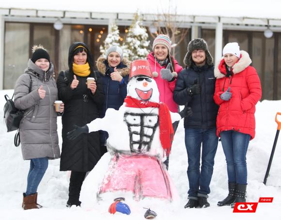 В Барнауле прошел чемпионат по лепке снеговиков (фото)