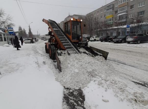 Водителей просят не мешать уборке снега на улицах Барнаула и пригорода