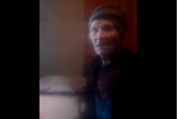 Житель алтайской деревни рассказал о бедственном положении местной бабушки