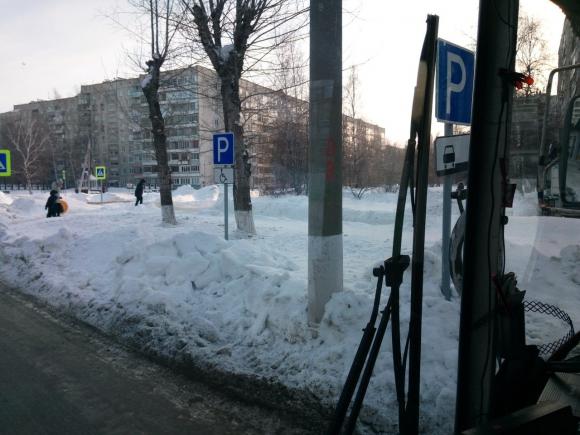 Урбанист Варламов показал барнаульские парковки для инвалидов (фото)