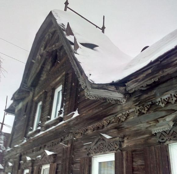 В Барнауле разрушается уникальный памятник деревянного зодчества - Дом Лесневского (дополнено)