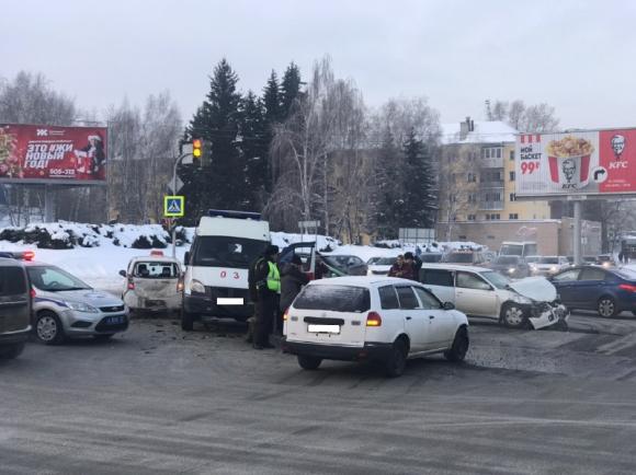 В центре Барнаула произошло массовое ДТП
