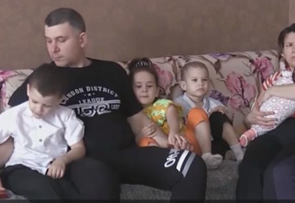 В Барнауле семья называет детей в честь правителей (видео)