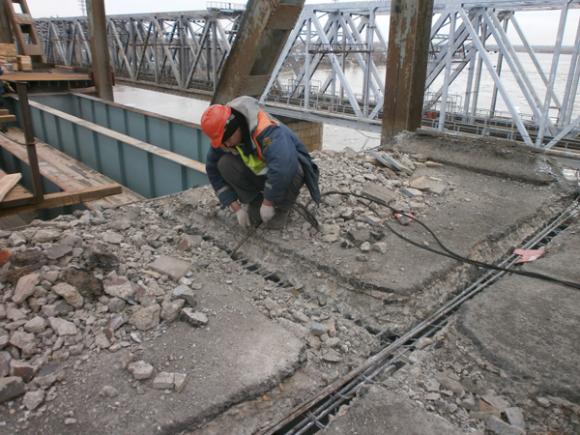 Как идет ремонт Старого моста (фото)