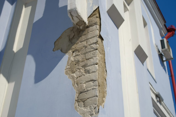Бийчан расстроил облупившийся ремонт Ассановского особняка (фото)