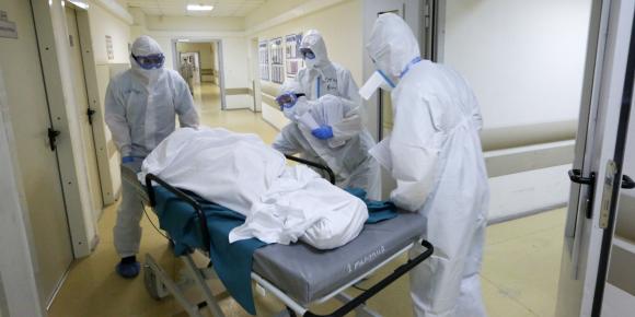 Первую смерть от коронавируса зафиксировали в Алтайском крае (дополнено)