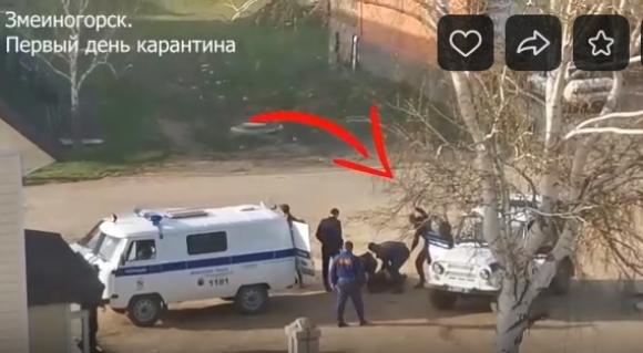В Змеиногорске грубо задержали нарушителя карантина (видео)