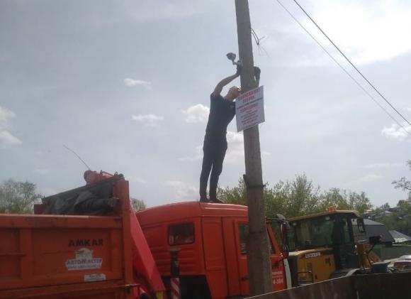 В частном секторе Барнаула начали монтировать камеры над мусорными баками (видео)