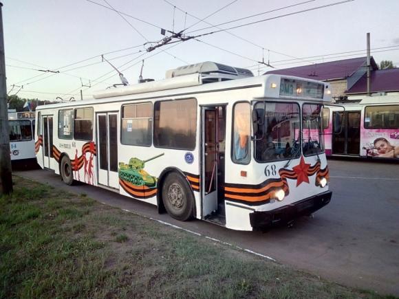 В Рубцовске курсирует праздничный троллейбус