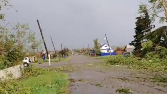 Мощный ураган сдул деревню на Кузбассе (видео)