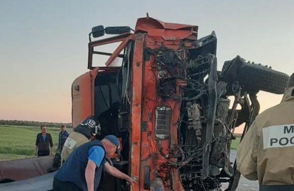 Два грузовика устроили смертельное ДТП на алтайской трассе
