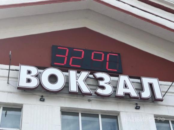 Новые часы установили на ж/д вокзал Барнаула