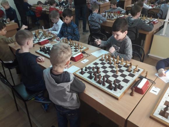 Шахматный клуб Алтайского края выгнали на улицу
