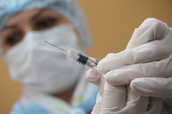 В соцсетях рассказали, что барнаульского воспитателя заставляют поставить прививку от гриппа