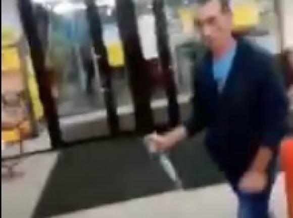 Бийчанин получил ножом в грудь в продуктовом магазине (видео)